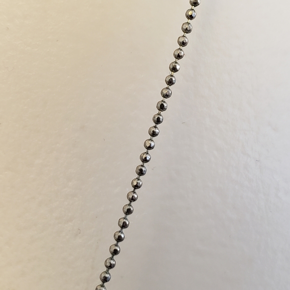 "L" initial rhinestone pendant. NY & Company, EUC - Picture 5 of 11